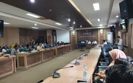 RDP PKL Gelora Kraksaan Probolinggo Menarik Perhatian Masyarakat, Pedagang Minta Kepastian Usaha