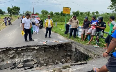Jembatan Penghubung Dua Desa di Kanigoro Blitar Ambrol, Akses Kendaraan Terputus