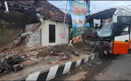 Bus Terobos Lampu Merah dan Tabrak Tujuh Kendaraan di Kediri, Polisi Janji Tindak Tegas