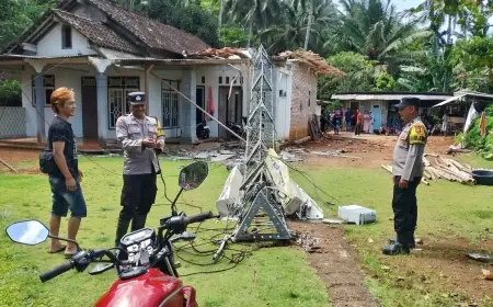 Angin Kencang Landa Trenggalek, Dua Tower Roboh dan Puluhan Rumah Rusak