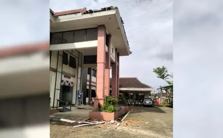 Gempa M 5,7 Guncang Tulungagung dan Trenggalek, Dua Pegawai Kecamatan Dongko Tertimpa Genteng
