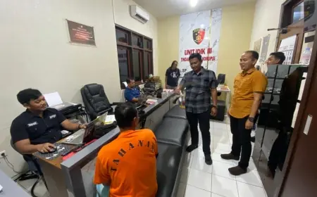 Kepala Sekolah di Situbondo Ditebas Celurit saat Berangkat Kerja