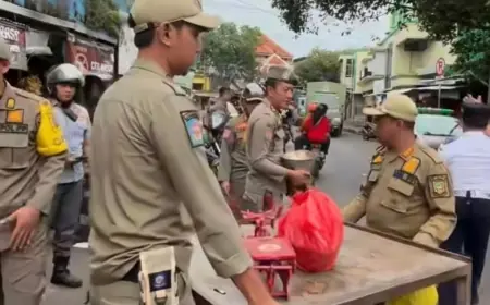 Dianggap Ganggu Ketertiban, Sejumlah Lapak PKL di Mojokerto Diangkut Satpol PP