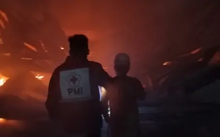 Gudang Produksi Sepatu di Mojokerto Ludes Terbakar, Penyebab Masih Misteri
