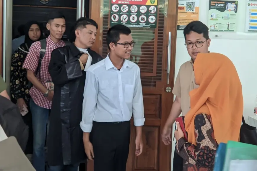 Eksepsi Ditolak dalam Perkara Faiz, Ujian Awal Hak Terdakwa di Meja  Pengadilan - Suara Jatim Post