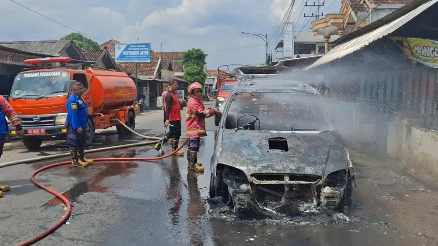 Mobil Milik Ayah YouTuber Agos Kotak Ludes Terbakar di Tulungagung