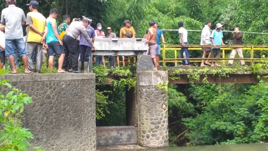Nahas Pembersihan DAM Sungai di Malang, Pekerja Lansia Terjepit Arus Deras Sungai
