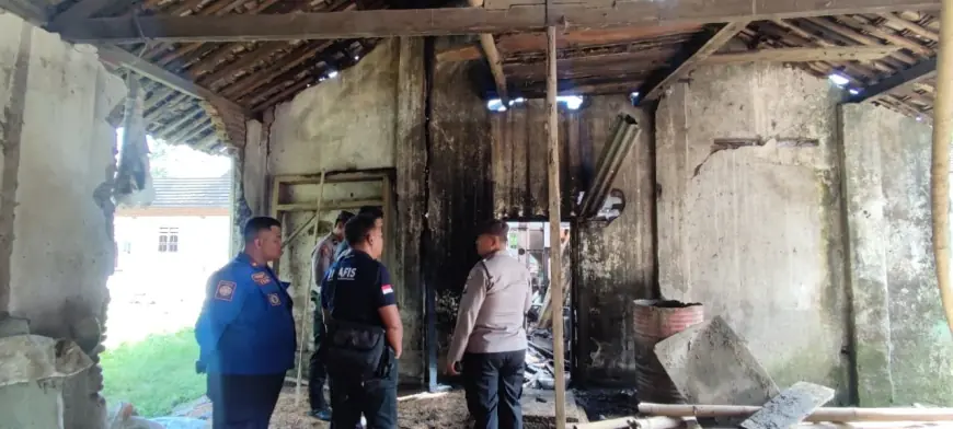 Gudang Penggilingan Padi di Selopuro Blitar Terbakar, Kerugian Ditaksir Capai Rp10 Juta