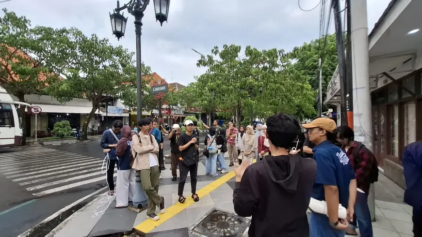 Mahasiswa Antusias Ikuti Walking Tour Kenali Cagar Budaya Gresik
