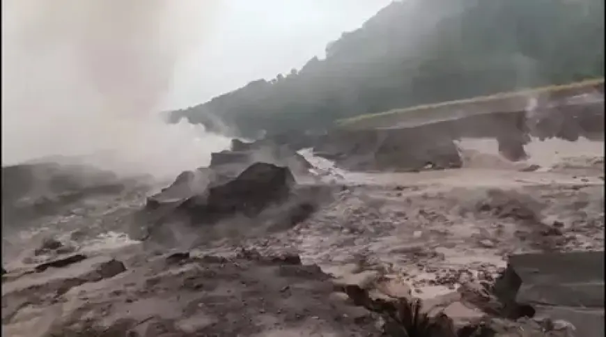 Ratusan Warga Candipuro Terisolasi, Banjir Lahar Semeru Lumpuhkan Aktivitas