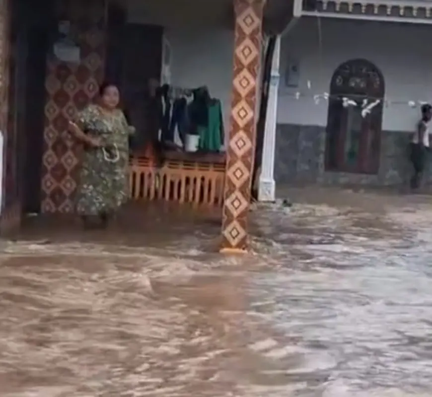 Hujan Deras Picu Banjir di Probolinggo, Ratusan Rumah Warga Terdampak