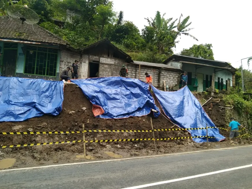 Jalur Provinsi Malang–Kediri Terhambat Longsor, BPBD Imbau Pengguna Jalan Waspada