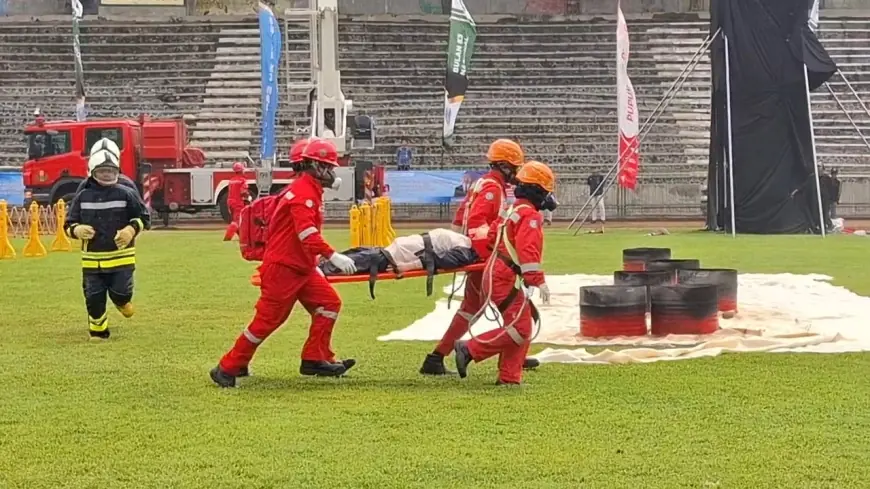 Peringatan Bulan K3 di Gresik: Petugas Simulasikan Tanggap Darurat K3 Kebocoran Gas B3