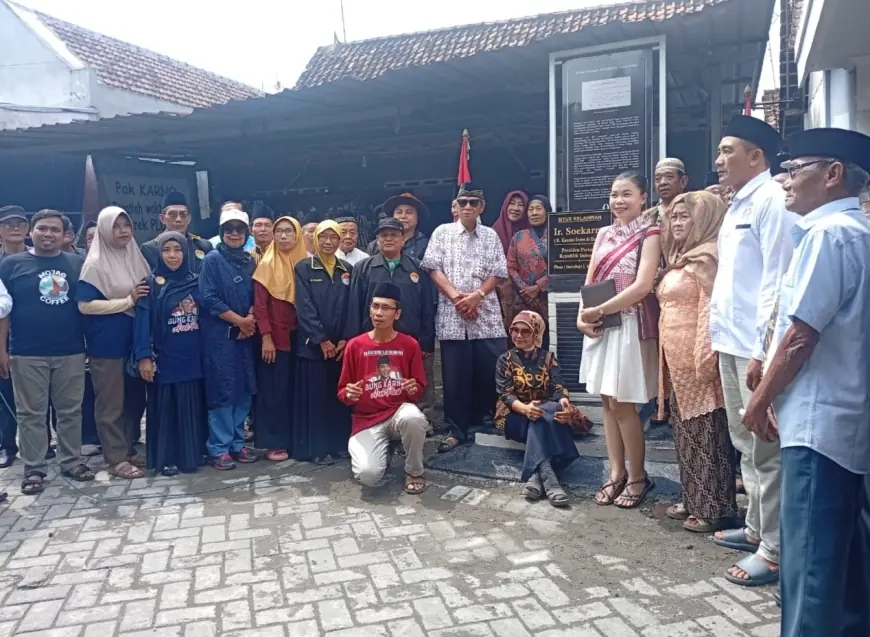 Rekonstruksi Kunjungan Cindy Adams Berbarengan Pendirian Situs 'Tetenger' Kelahiran Bung Karno di Ploso Jombang