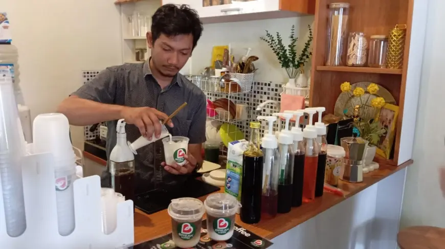 Sulap Dapur Menjadi 'Mini Coffee Shop', Pasutri di Blitar Sukses Raup Omzet dari Pinggiran Kota