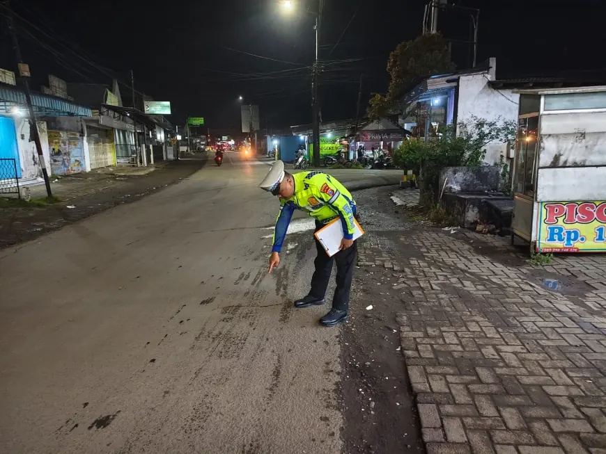 Truk Gandeng Tabrak Motor di Jember, Penumpang Tewas Terlindas