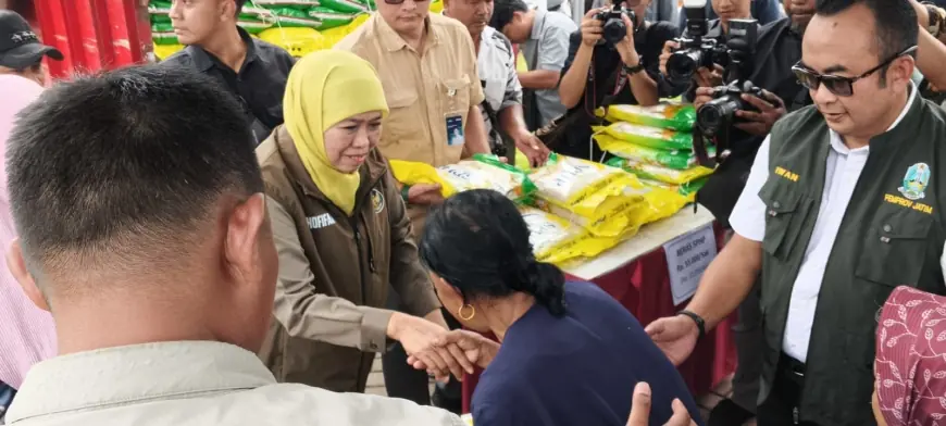 Jaga Stabilitas Pangan Jelang Ramadan, Khofifah Kunjungi Pasar Murah di Jember
