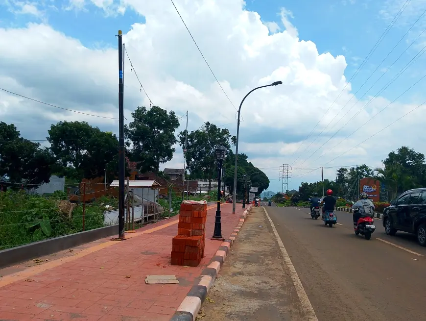 Pemkot Batu Seragamkan Wajah Kota Lewat Standar Pencahayaan Trotoar