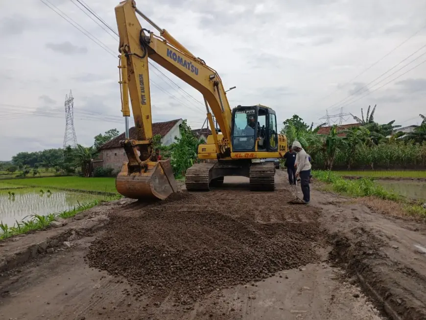 Pemkab Gresik Fokus Perbaikan Jalan Poros Desa, Siapkan Anggaran Rp250 Miliar per Tahun