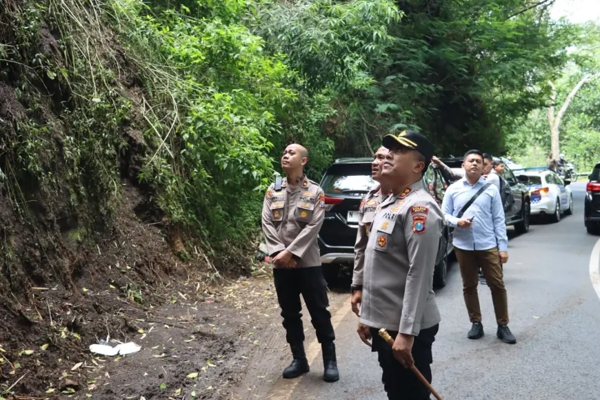 Masih Rawan Longsor, Jalur Wisata Payung 2 Batu Ancam Keselamatan Pengguna Jalan