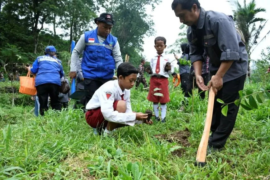 Penanaman 2 Ribu Pohon di Gunungsari Bondowoso Jadi Investasi Mitigasi Bencana