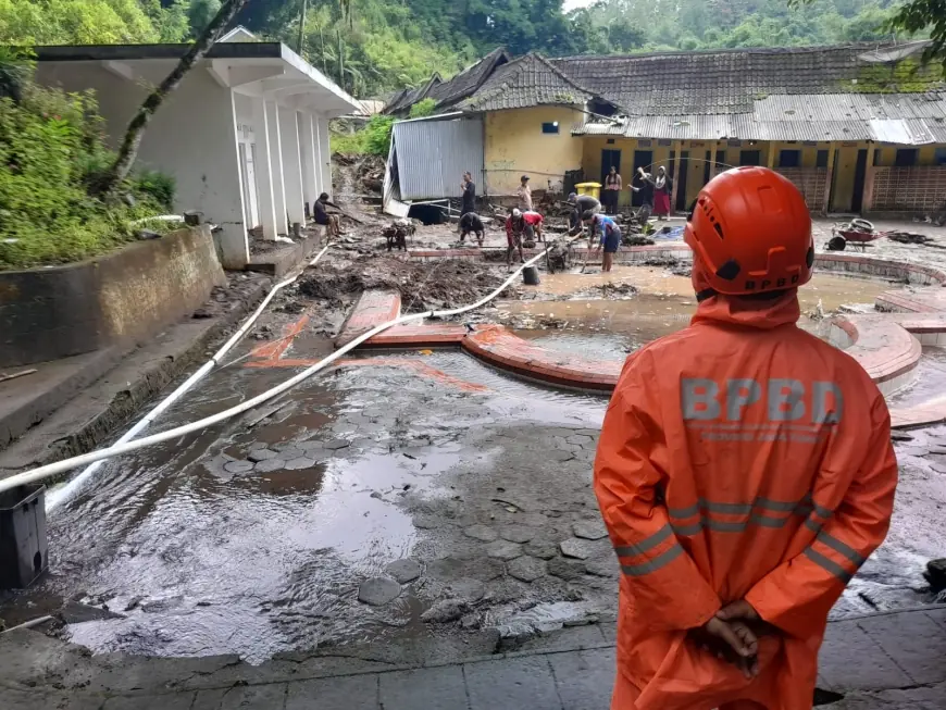 Drainase Jebol, Banjir Bandang Terjang Kawasan Wisata Dewi Sri Malang