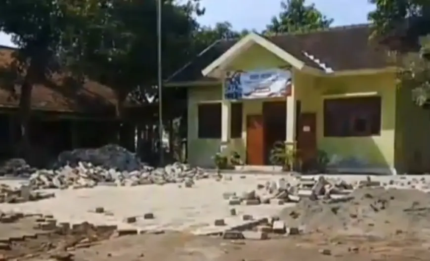 Dugaan Pungutan Berkedok Pavingisasi Mencuat di SDN 2 Ngujung Nganjuk