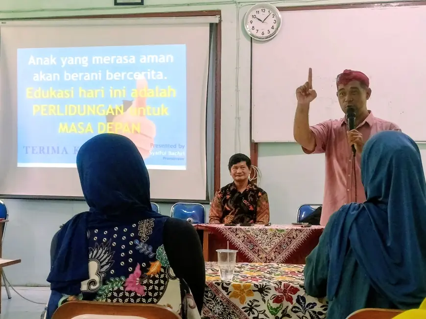 Ketika Gawai Jadi Pintu Masuk Radikalisme, SDN Dukuh Kupang III  Ingatkan Peran Penting Orangtua Lewat Parenting Class
