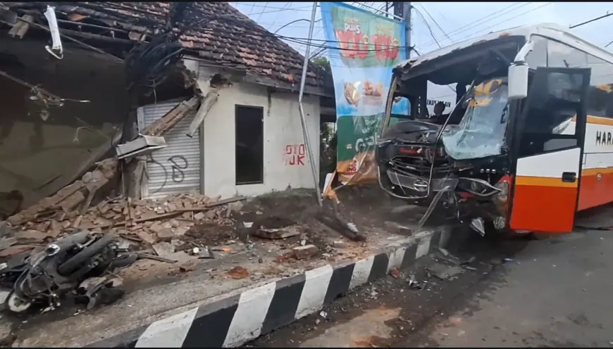 Bus Terobos Lampu Merah dan Tabrak Tujuh Kendaraan di Kediri, Polisi Janji Tindak Tegas
