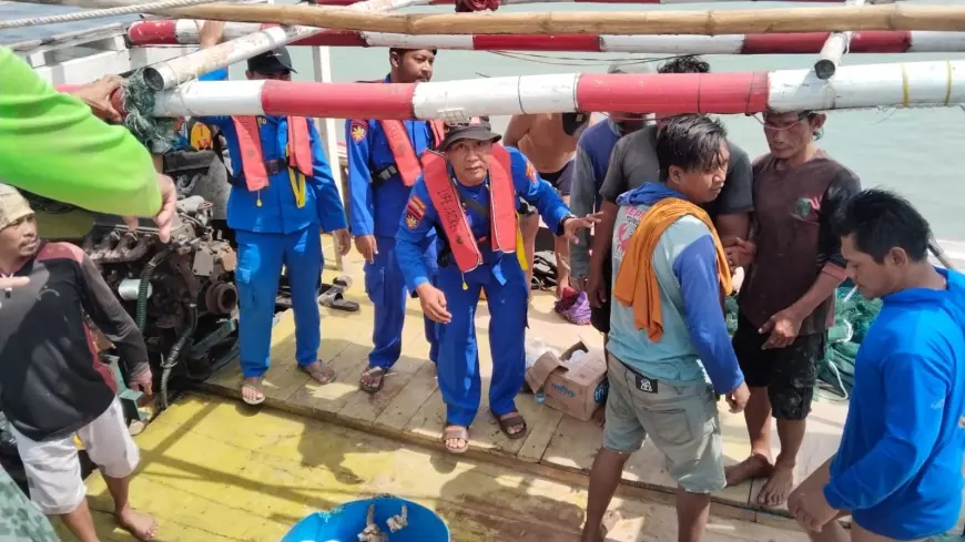 Cuaca Buruk, Perahu Nelayan di Gresik Terbalik, 5 ABK Selamat