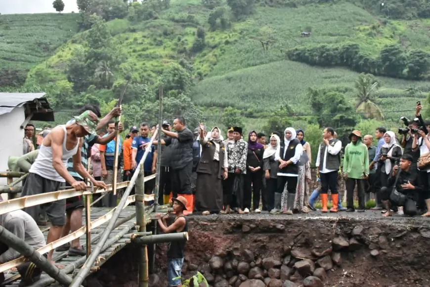 Pasca Banjir Bandang, Pemprov Jatim Janji Lakukan Normalisasi dan Bangun Bronjong di Sungai Situbondo