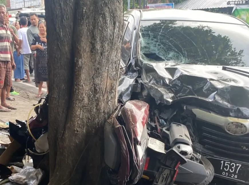 Diduga Ugal-ugalan, Minibus di Jombang Tabrak Enam Sepeda Motor, Satu Tewas