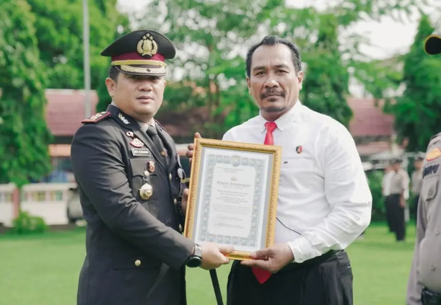 Tanda Kehormatan Satyalancana Pengabdian Disematkan bagi 61 Personel Polres Jombang