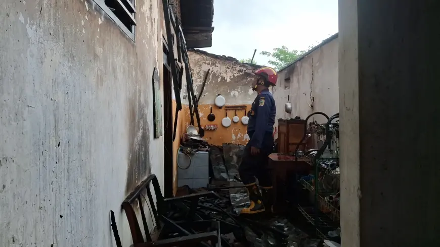 Dapur Ludes Terbakar, Lansia di Tulungagung Kehilangan Persiapan Selamatan 40 Hari Wafat Istrinya
