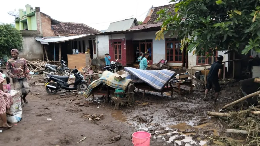 Pemkab Situbondo Janjikan Bantuan Tunai Bagi Korban Banjir