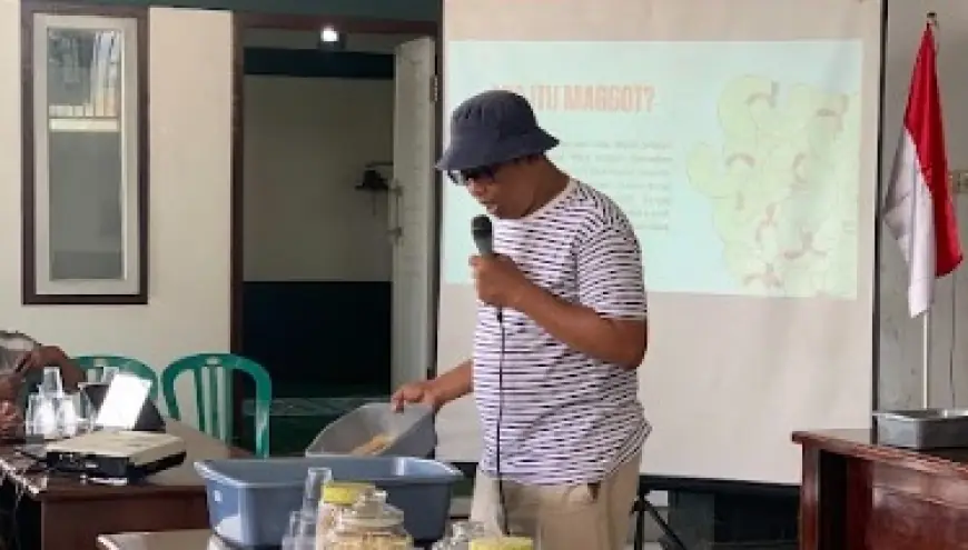 Ubah Limbah Jadi Cuan, Mahasiswa BBK 7 Unair Inisiasi Budidaya Maggot di Desa Dasri Banyuwangi