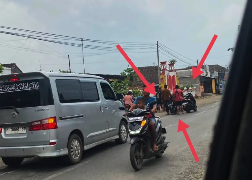 Jalan Provinsi di Kencong Jember Rusak Parah, Pengendara Motor Jadi Korban