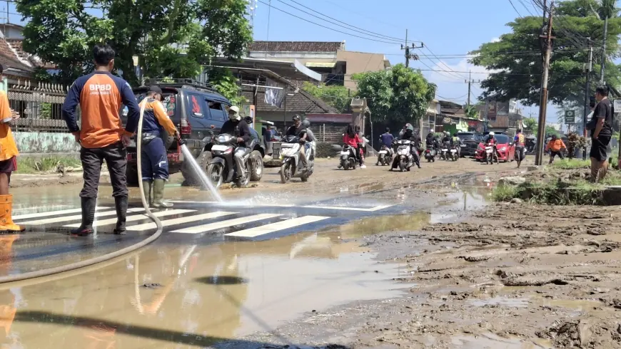 Banjir Bandang Terjang Empat Kecamatan di Tulungagung, Lumpur Tebal Lumpuhkan Fasilitas Umum
