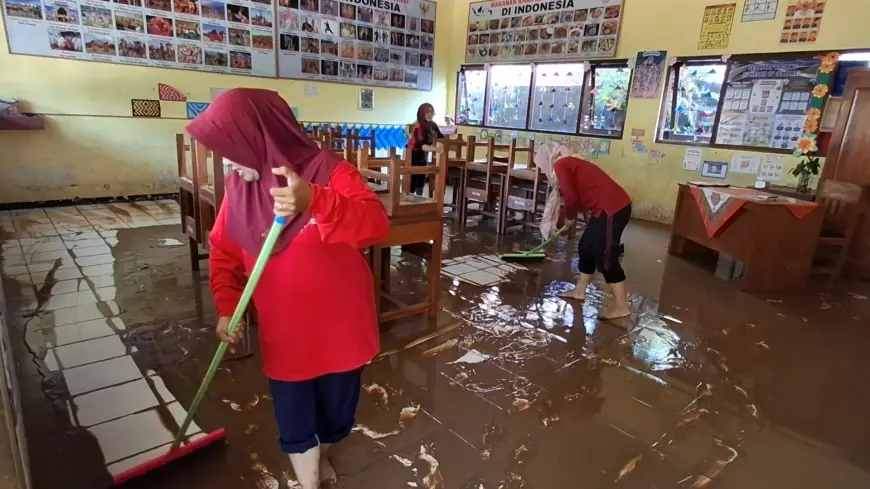 Banjir Terparah dalam Sedekade, Lumpur Pekat Lumpuhkan Sektor Pendidikan dan Kesehatan di Tulungagung