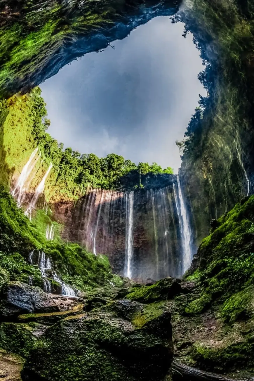 Dua Wajah Tumpak Sewu: Indah dari Atas, Menggetarkan di Dasar Lembah