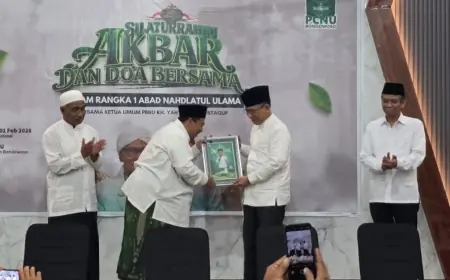 Hadiri Harlah 1 Abad NU di Bondowoso, Gus Yahya Ajak Nahdliyin Jaga Jati Diri Organisasi