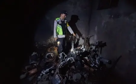 Lupa Padamkan Bara Tungku, Rumah dan Tiga Motor di Blitar Ludes Terbakar