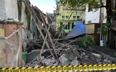 Dampak Gempa Pacitan M6,4, Atap Rumah Tua di Blitar Roboh