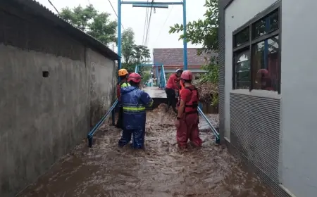 Banjir Kiriman Terjang Dringu dan Tongas, Warga Probolinggo Sigap Antisipasi Luapan Sungai