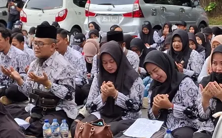 Gelar Istigasah di Depan DPRD, 600 Guru di Tulungagung Perjuangkan Nasib