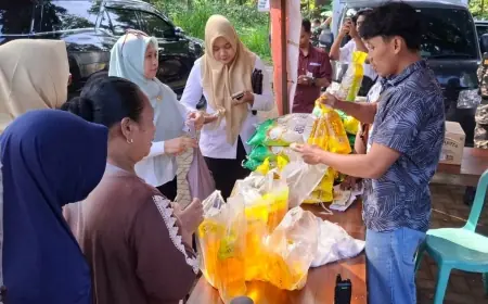 Bulog dan PWI Bondowoso Gelar Pasar Murah di Hari Pers Nasional, Minyak Goreng Jadi Rebutan Warga