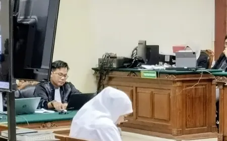 Khofifah Bantah Terima Fee 30 Persen, Tegaskan Isi BAP Kusnadi Tidak Benar