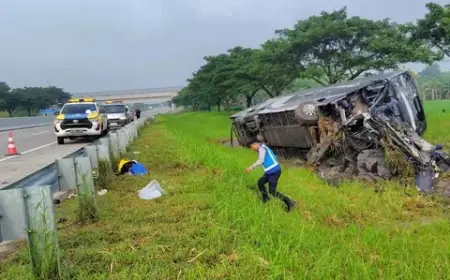 Bus Pariwisata Terguling di Tol Ngawi-Solo, Satu Orang Tewas