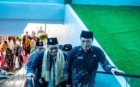Jelang Ramadan, Fasilitas Mewah Eskalator di Masjid Agung Gresik Mulai Beroperasi
