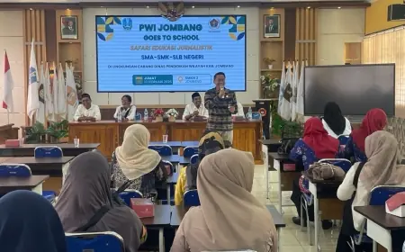 PWI Jombang Gelar Safari Edukasi Jurnalistik di Sekolah, Beberkan Kiat Hadapi Oknum Mengaku Wartawan